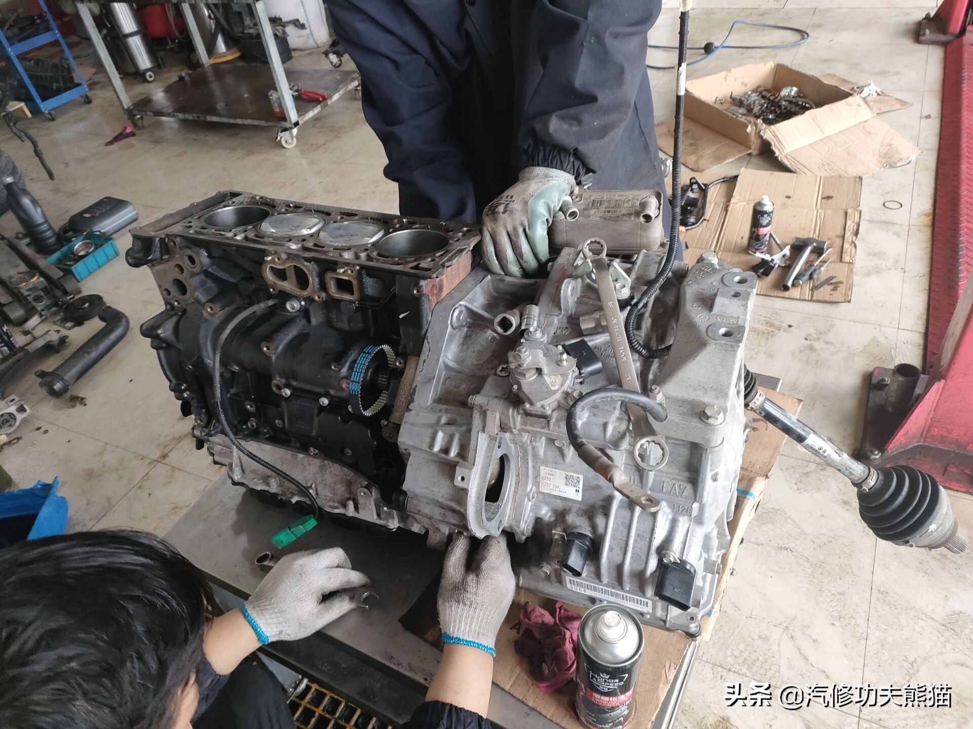 斯柯达昊锐烧机油维修视频,大众斯柯达昊锐1.8t烧机油