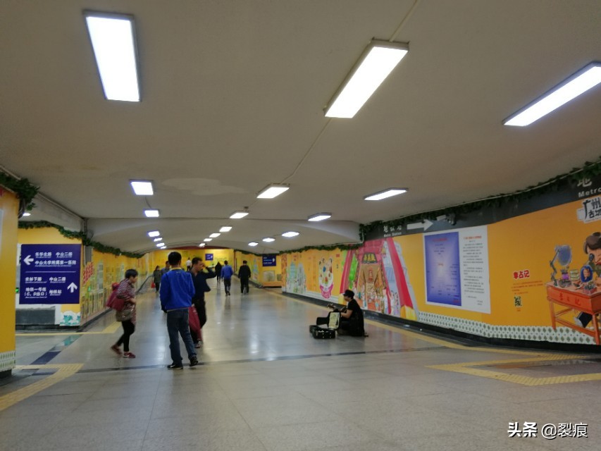 吉他男人和卖柠檬的阿婆