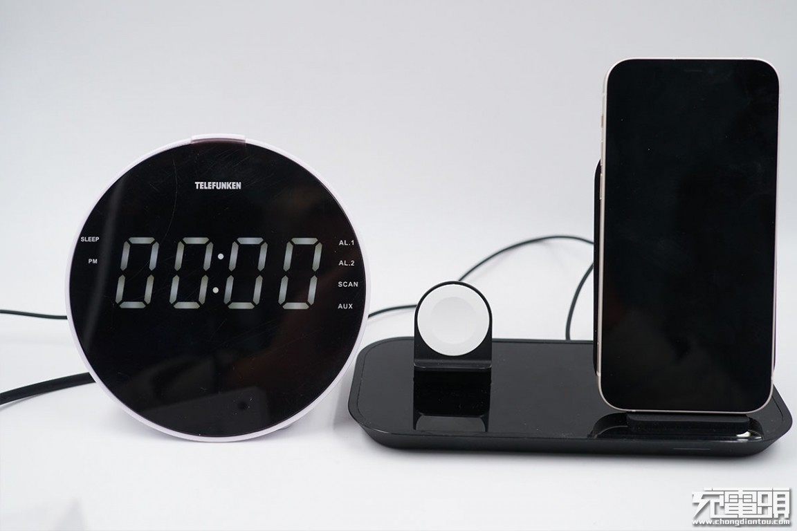 mophie二合一无线充电底座,mophie推出四合一无线充电器