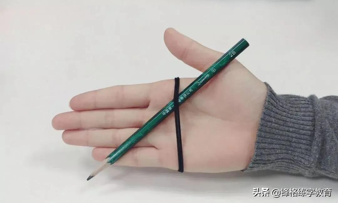 孩子握笔姿势不正确怎么纠正,孩子的握笔方式不正确怎么办