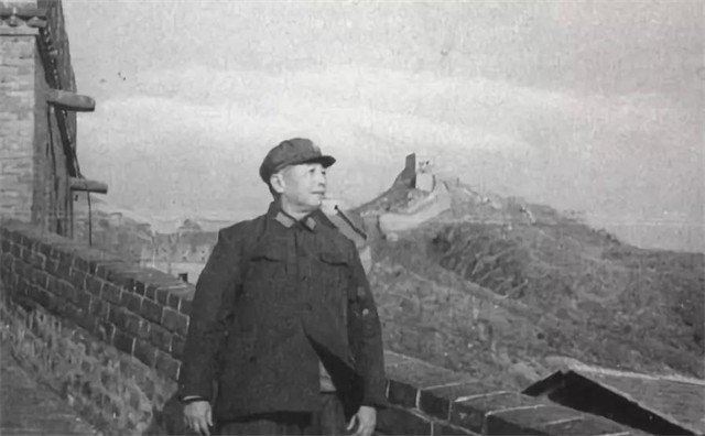 1961年陈赓在上海病逝，郭化若闻讯立即赶到上海：*长首**，我来迟了