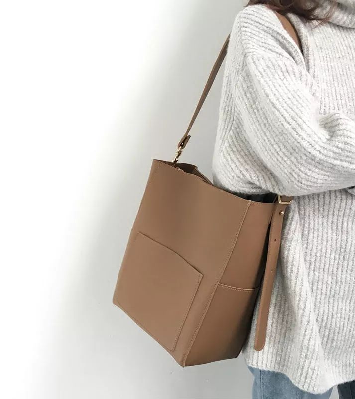 淘宝店铺包包200元,淘宝小ck包100多是正品吗