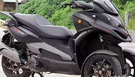 周杰伦代言的宏佳腾摩托车,宏佳腾350踏板测评