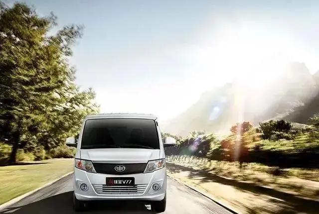 3万元可以买一辆好看、好开的面包车佳宝V771.3L中置后驱发动机