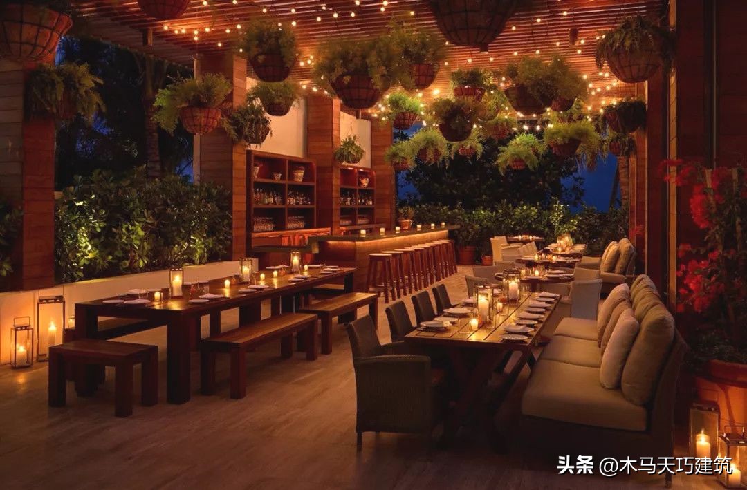 设计一个具有地域文化特色的酒店,10间小型酒店设计