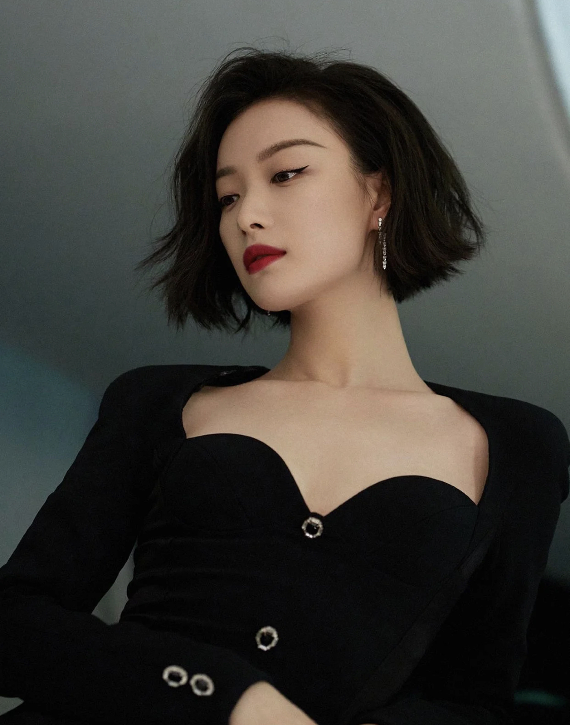 方脸女生如何打扮显脸小,短方脸女生适合什么风格