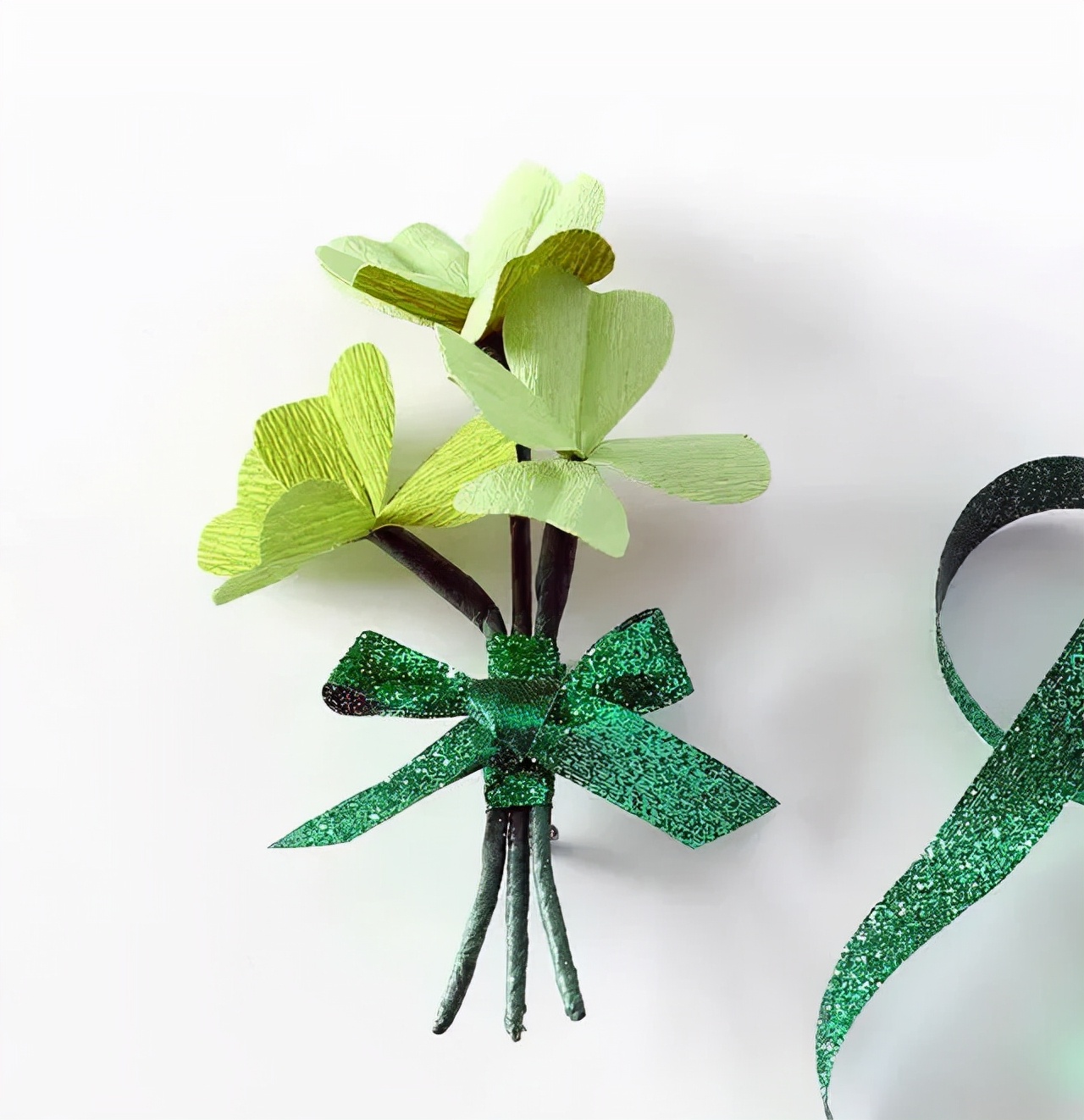 皱纹纸diy手工花朵,手工制作皱纹纸立体花