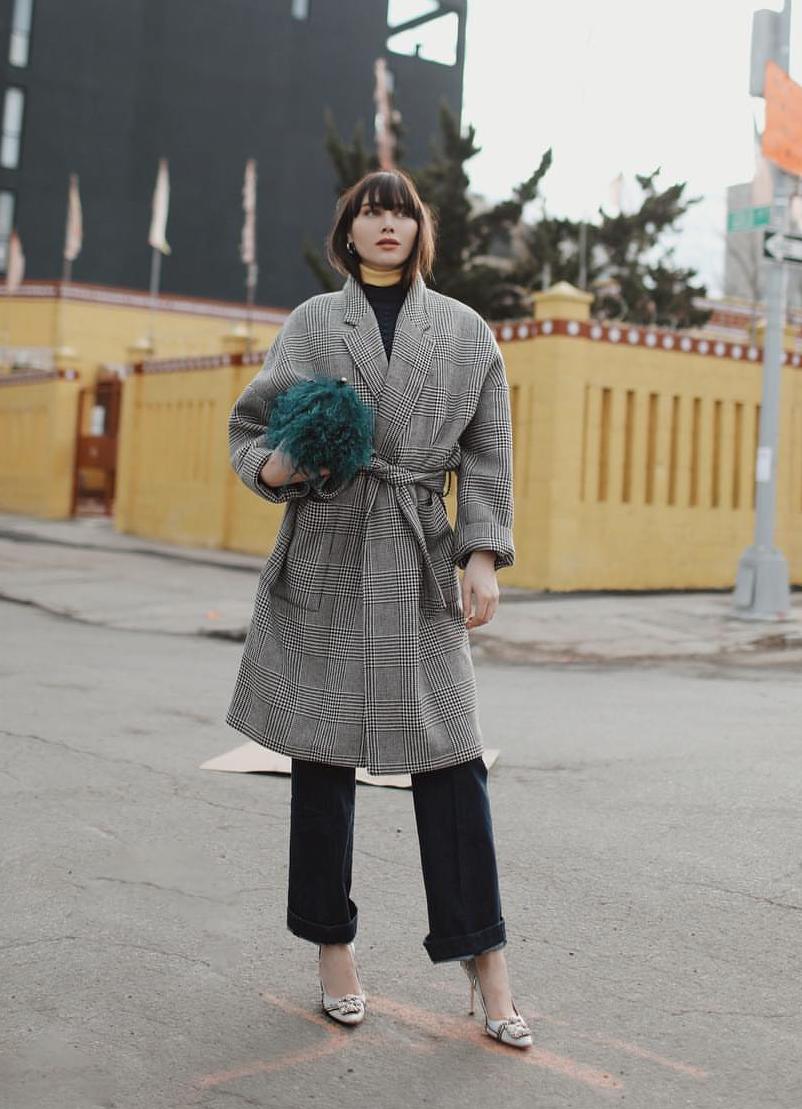 黑白格纹大衣怎么搭配好看,戴帽子黑白格纹大衣怎么搭配好看