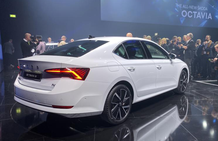 斯柯达明锐金色2019尾标带字母,斯柯达全新明锐19款