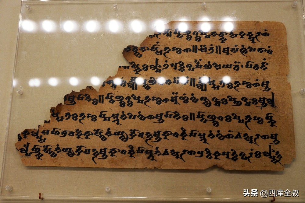 汉代彩绘俑一级文物图片高清,古代文物绘画线描三彩俑