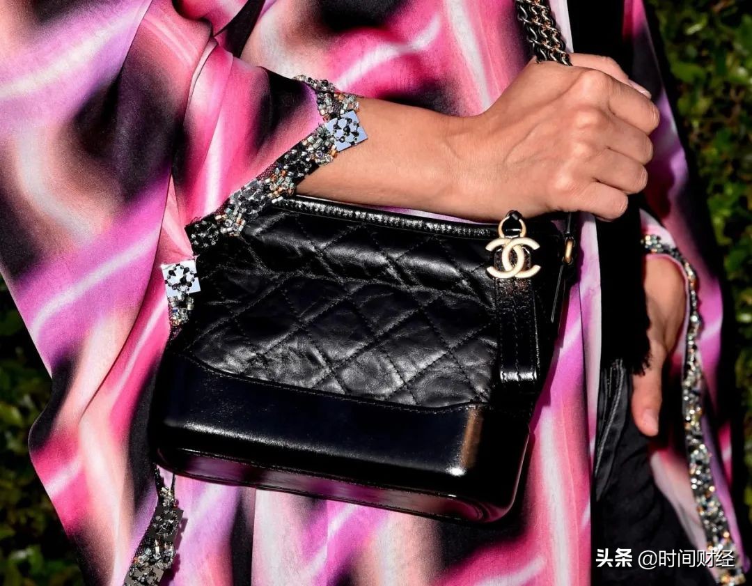 法国香奈儿宣布停产：一年利润150亿幕后神秘家族身家超3000亿