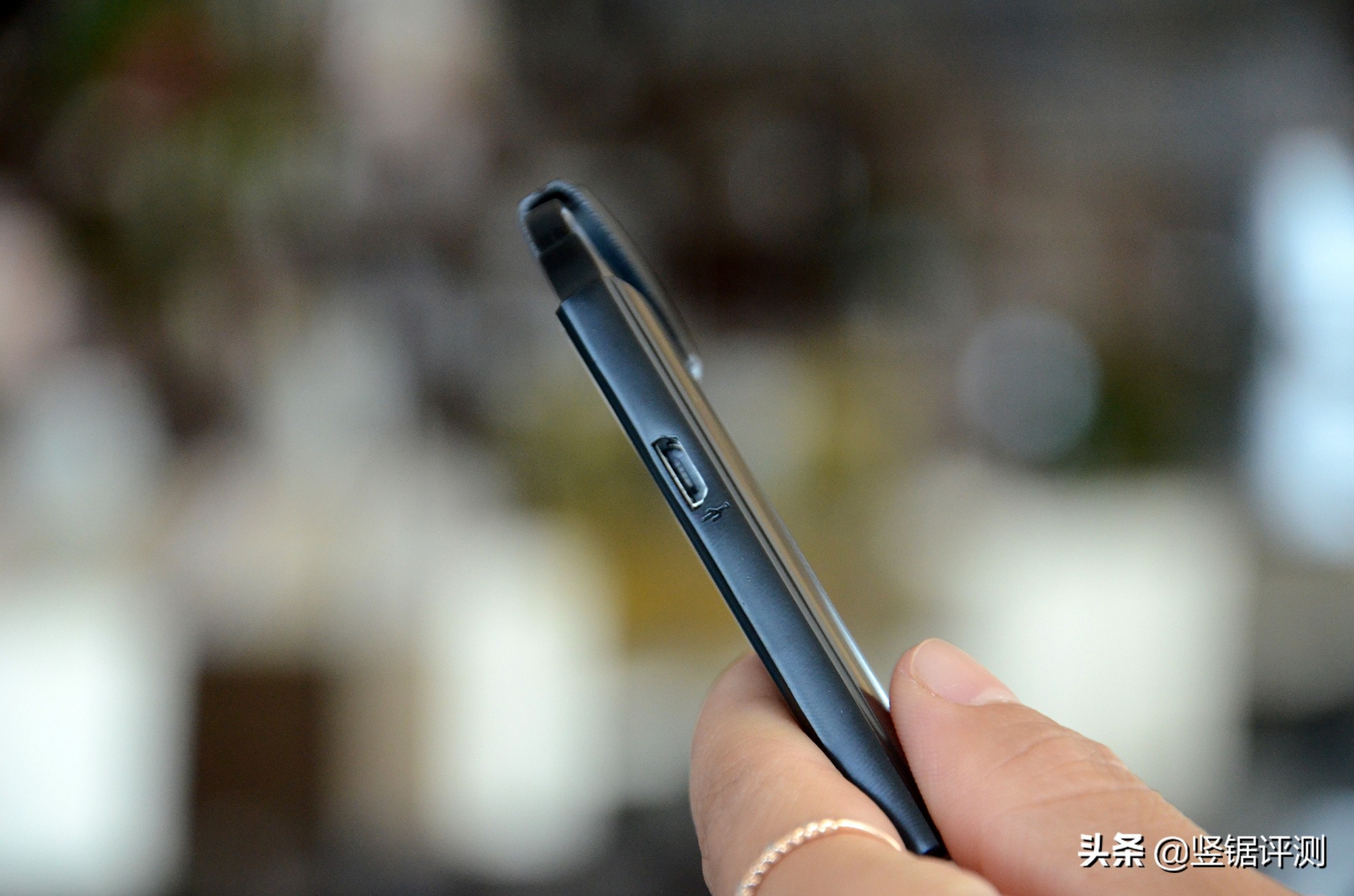 小米钛金属特别版上手实图,小米生态链6500毫安