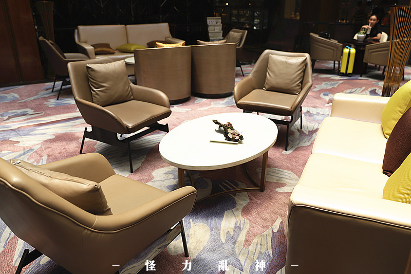 无边泳池、宝藏日料、马杀鸡，藏在湖滨南的星级酒店承包我一整天