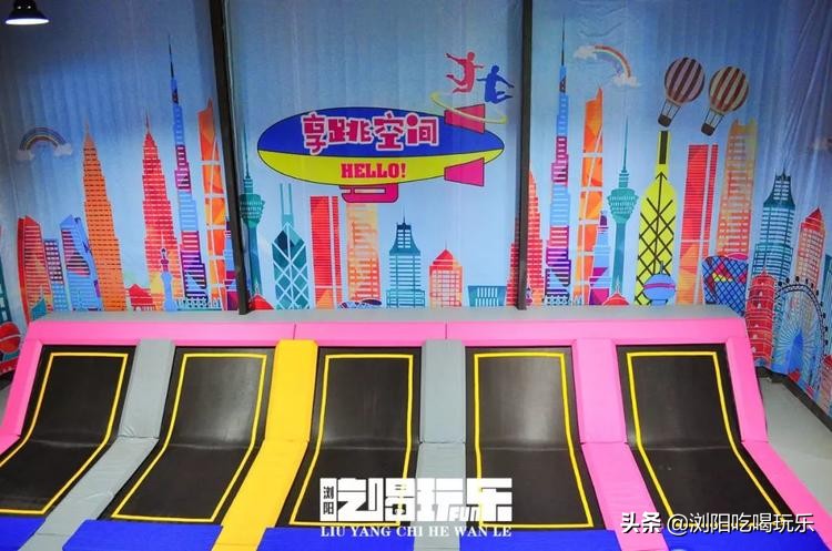 蹦床馆网红滑梯室内,旱雪滑梯蹦床公园