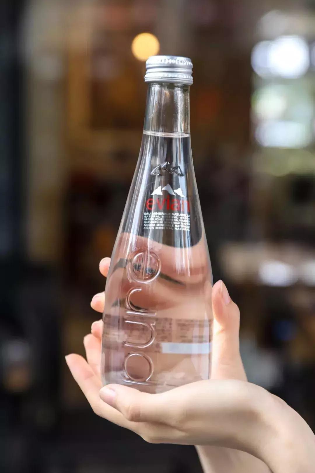 高端矿泉水对比纯净水哪家好,真正的高端矿泉水