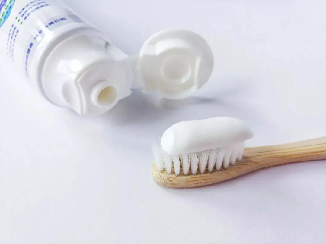 冬季嘴唇干裂是唇炎吗,冬季儿童嘴唇干裂的原因