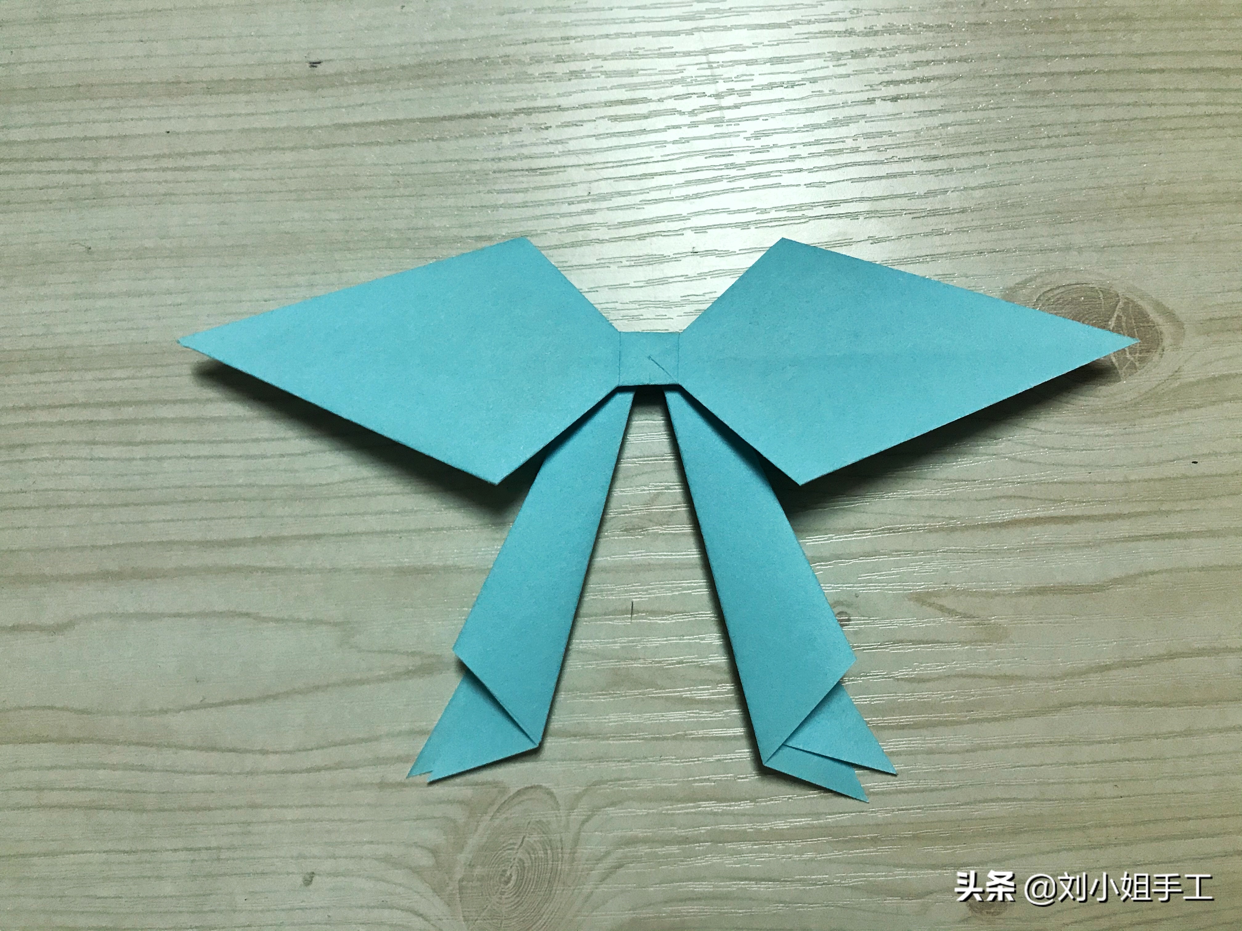 礼物盒包装上的蝴蝶结系法,礼物包装教程丝带蝴蝶结