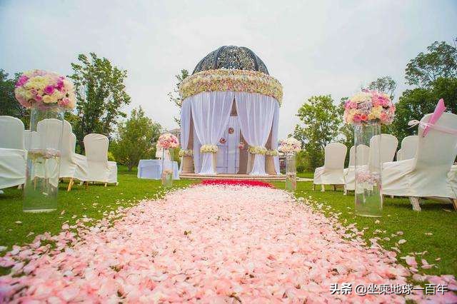 欲望在左灵魂在右人性在中间,欲望在爱情中代表着什么