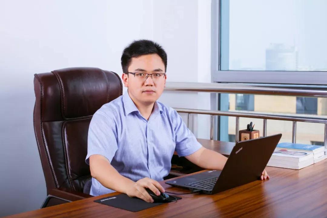 80后辞职回家创业的小伙子,80后小伙两次辞职创业