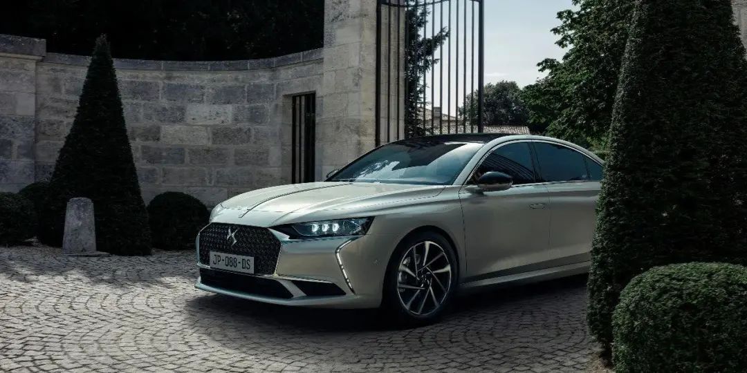 法系豪华ds9,法系高端ds9前驱的吗