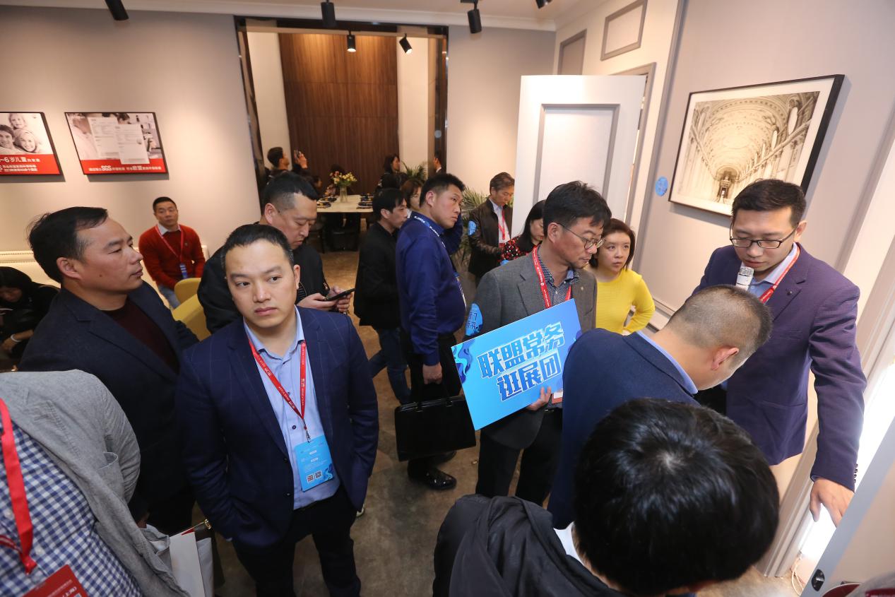 鍙屽煄瀹ゅ唴鏈ㄩ棬,鍙屽煄3d鏈ㄩ棬