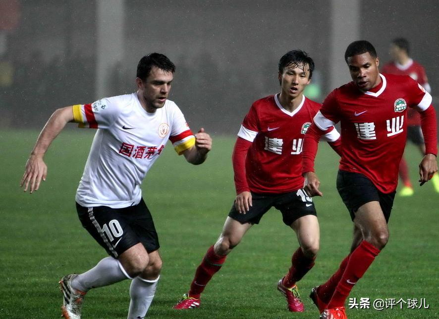 河南建业vs天津权健裁判,中超裁判黄烨军