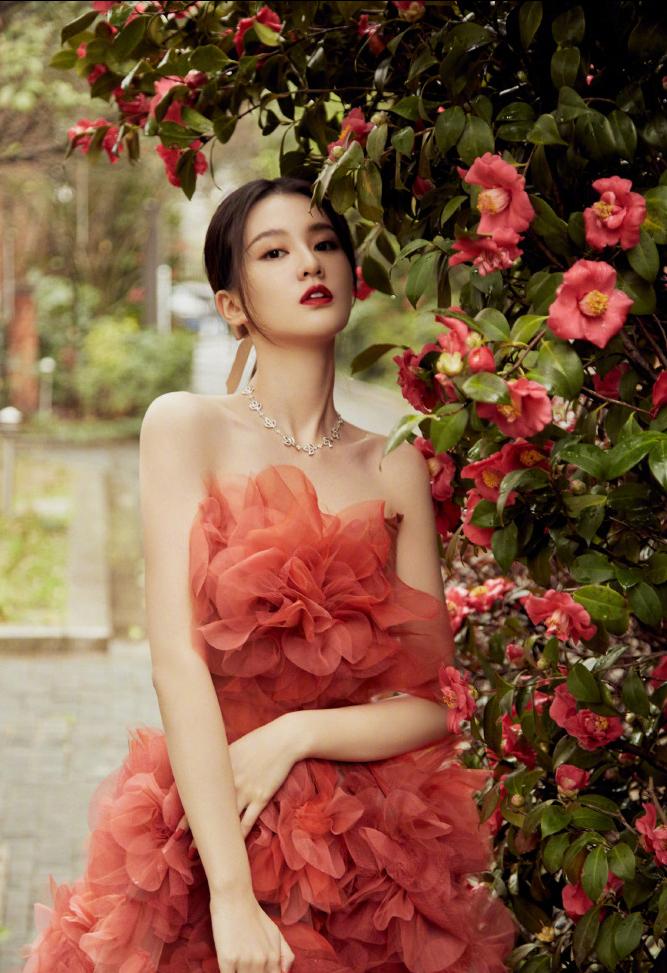 微博之夜杨颖杨幂讨论热巴,微博之夜迪丽热巴与邓超