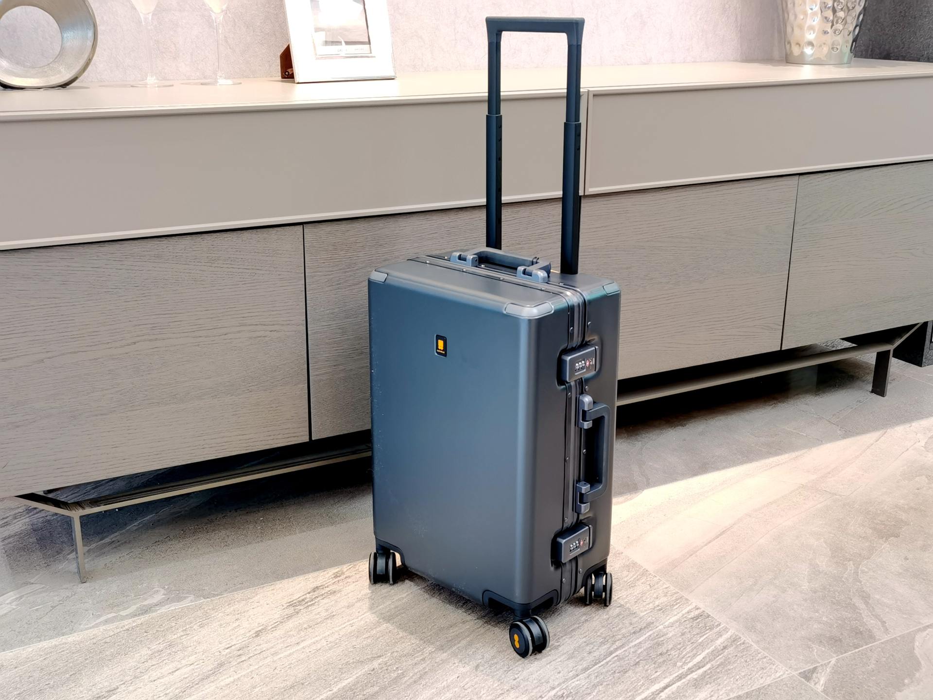 罗永浩地平线8号卖多少,罗永浩直播间旅行箱