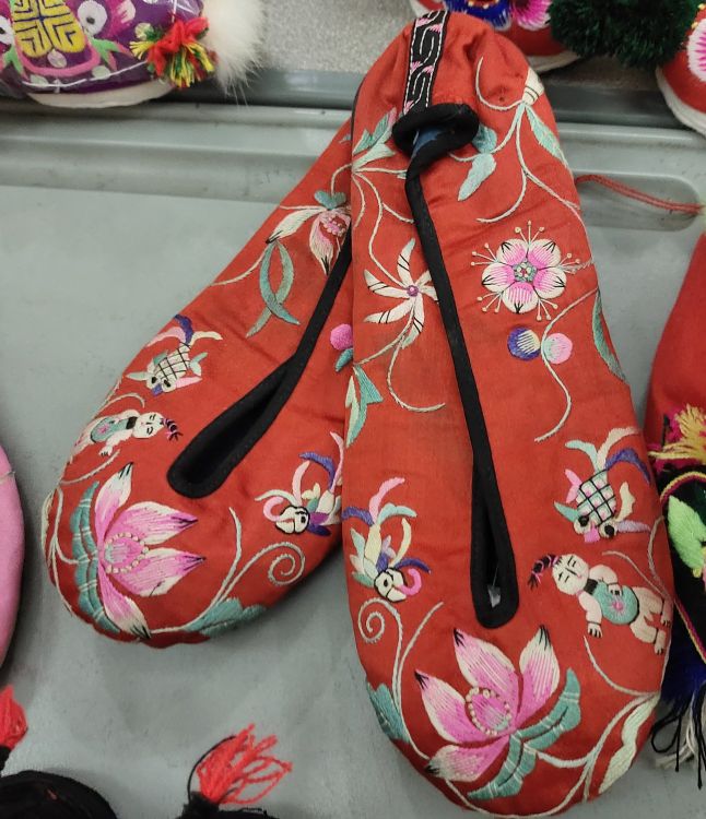 少数民族服装与服饰传承,儿童传统服饰