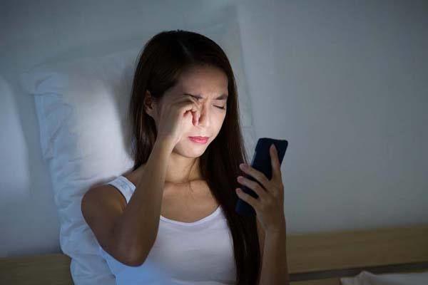 经常熬夜视网膜会脱落吗,熬夜视网膜会掉吗