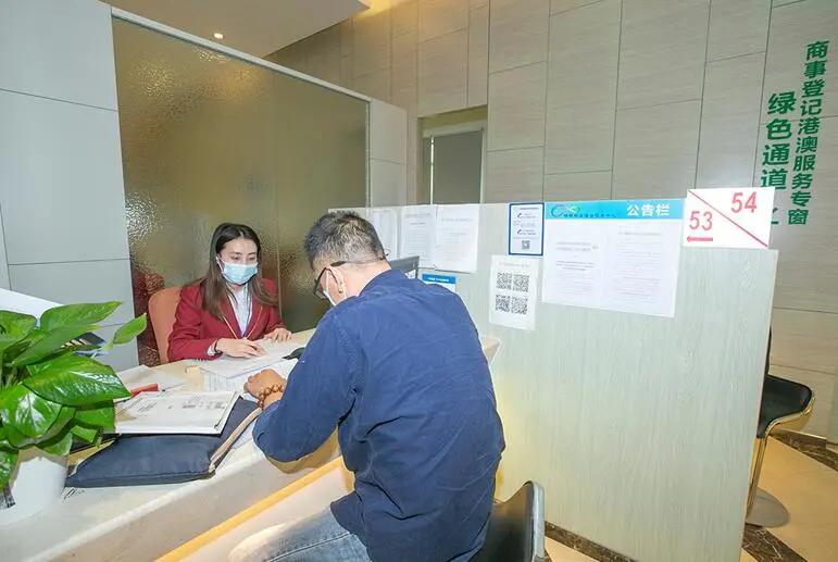 「12.2新闻速递」浸大学生会会长方仲贤被捕；《我和僵尸有个约会》重启；澳门11月*彩博**收入下挫七成