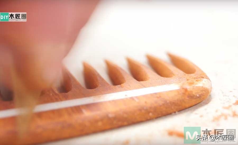 木工爱好者制作的产品,手工木梳diy工具
