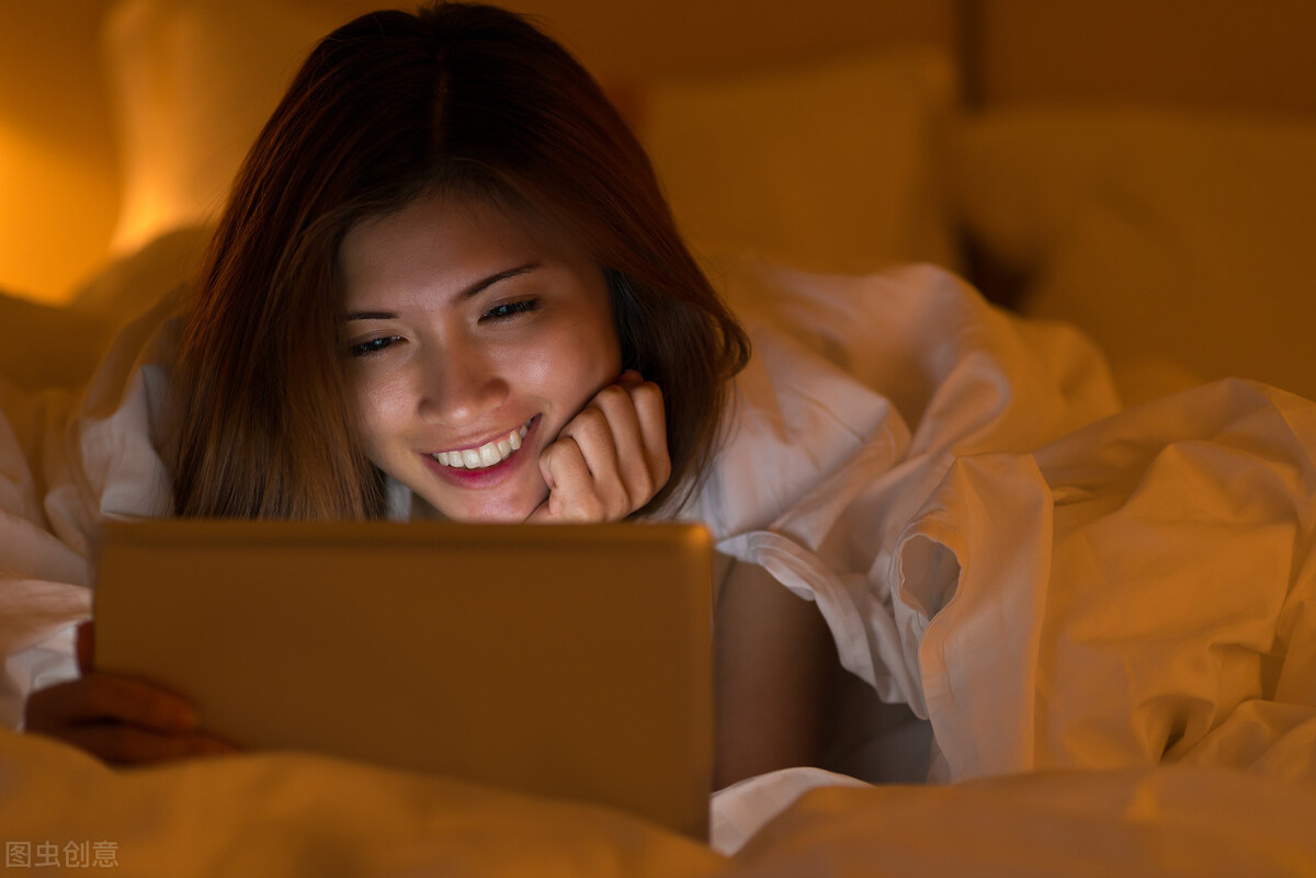 总是睡不着胡思乱想吃什么药,深夜睡不着总是胡思乱想怎么办