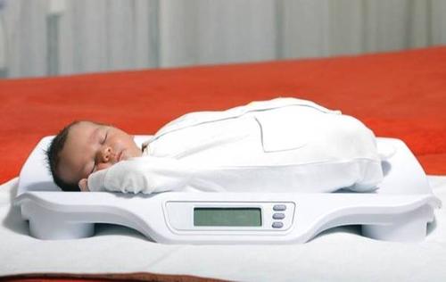 科学研究显示婴儿刚出生,出生体重轻的婴儿不聪明吗