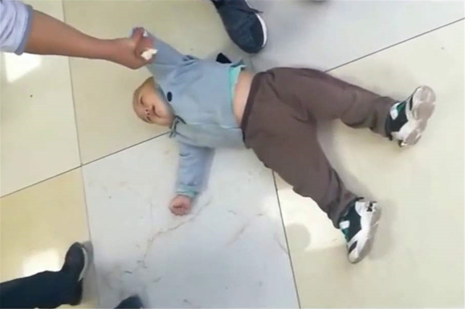 你不走妈妈走了的句子,你不走妈妈走了