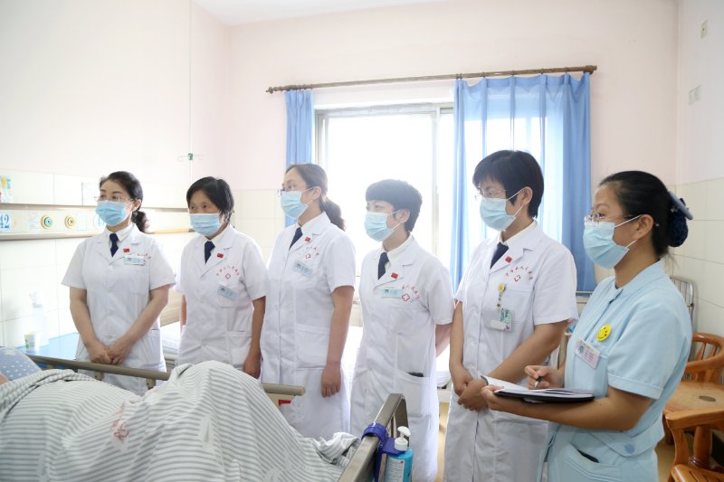 产妇产后出血医护凌晨奔赴救治,产妇大出血医务人员抢救