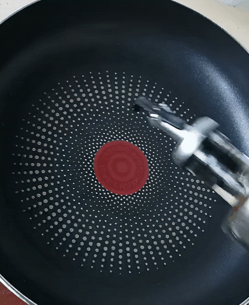 假如厨房只剩下三个鸡蛋,平底锅不粘锅苏泊尔需要开锅吗