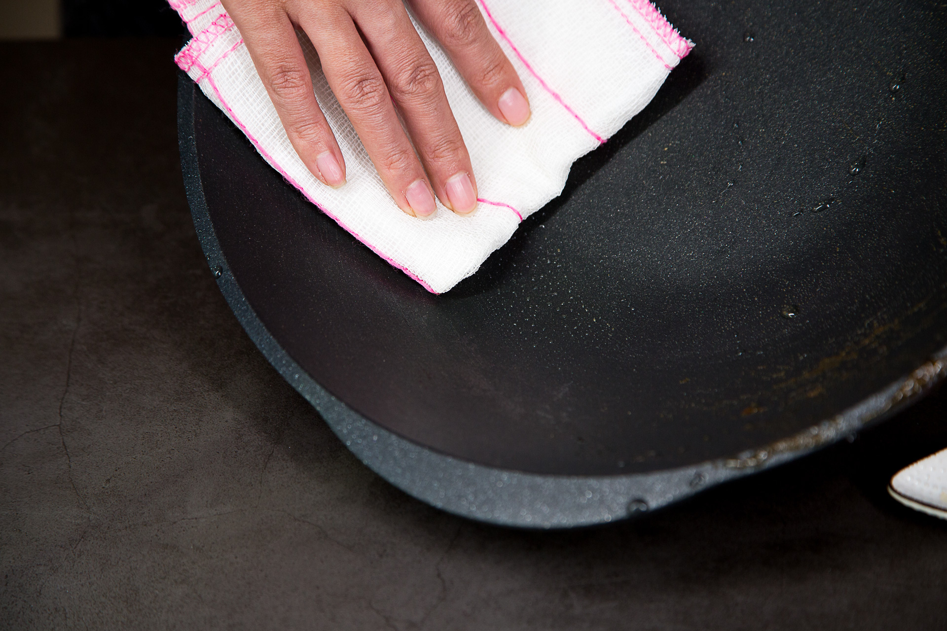 哪个牌子无油烟炒锅比较好,真正的无油烟炒锅选什么牌子的好