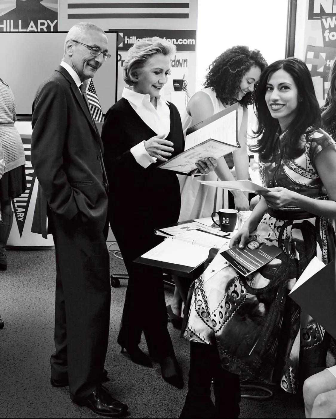 希拉里干女儿:遭参议员扑倒强吻,老公是性犯罪,自己却隐忍不发