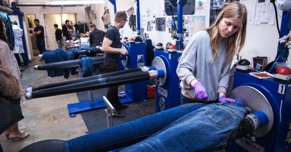 牛仔水洗新技术,臭氧水洗牛仔