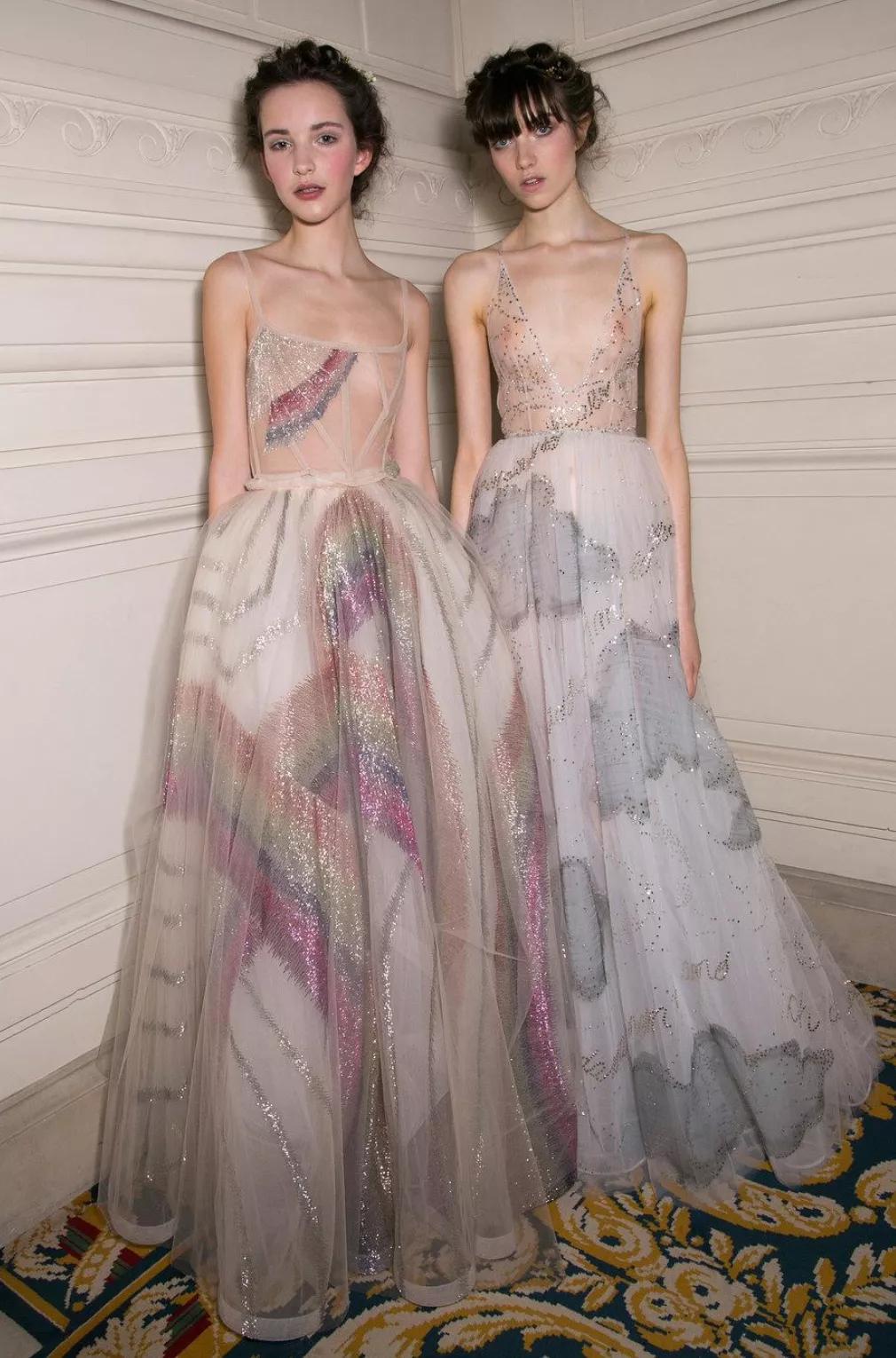 刘亦菲金裙子,刘亦菲穿一袭仙女裙现身活动