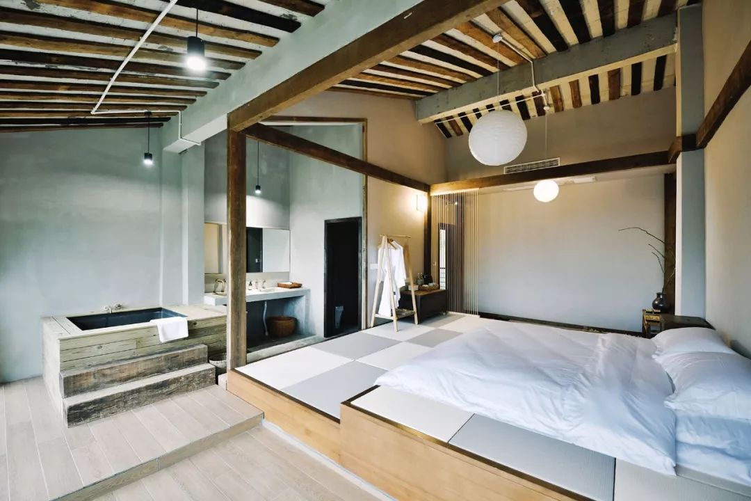 一家四口倾家荡产在山里造房隐居：3年零收入，坚持不通车