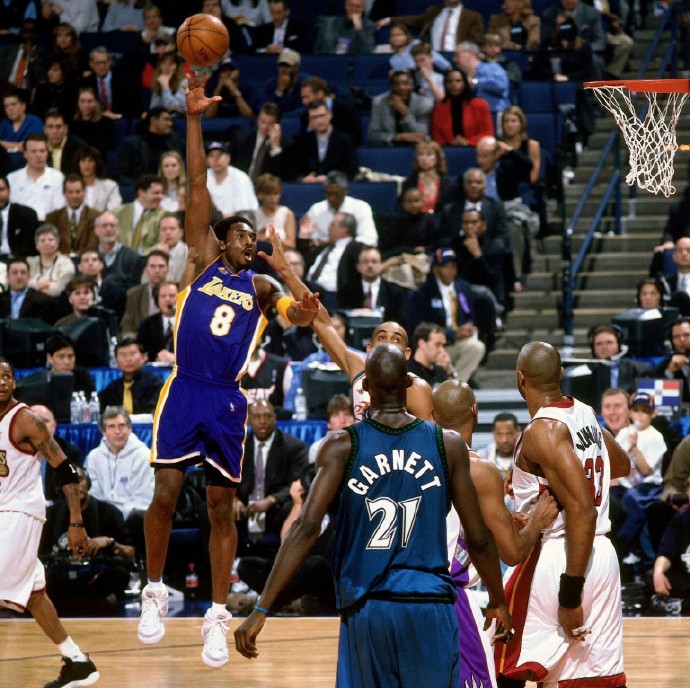 2021全明星纪念科比视频,全明星推出全新mvp奖杯纪念科比