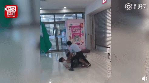 别跟了时尚丢了体面!3秒被抢光的优衣库,让无数人的素质掉一地