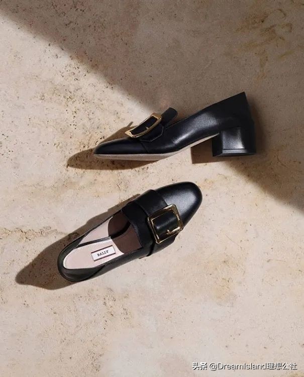 街拍白色乐福鞋,达妹街拍图文