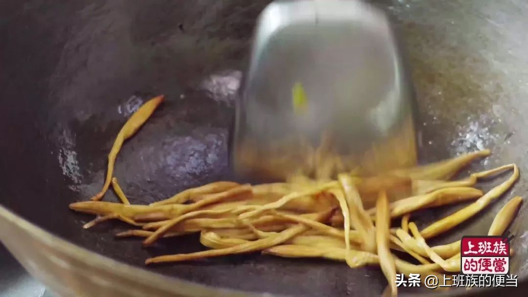 正宗柳州螺蛳粉汤底做法及配方,螺蛳粉好吃的吃法