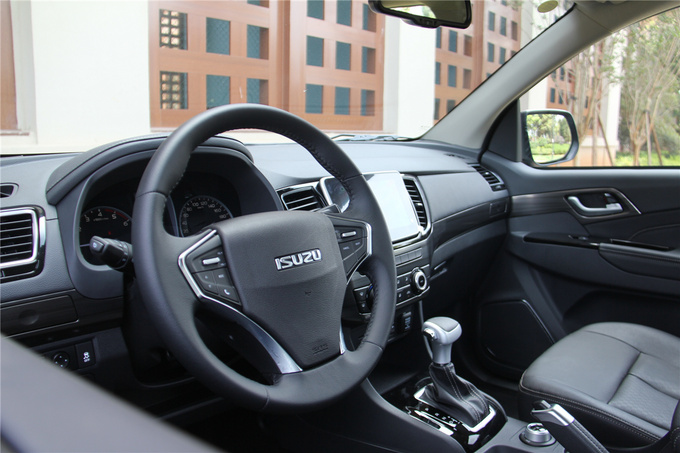 更年轻更舒适静态体验五十铃d-max,江西五十铃d-max哪款更值得买