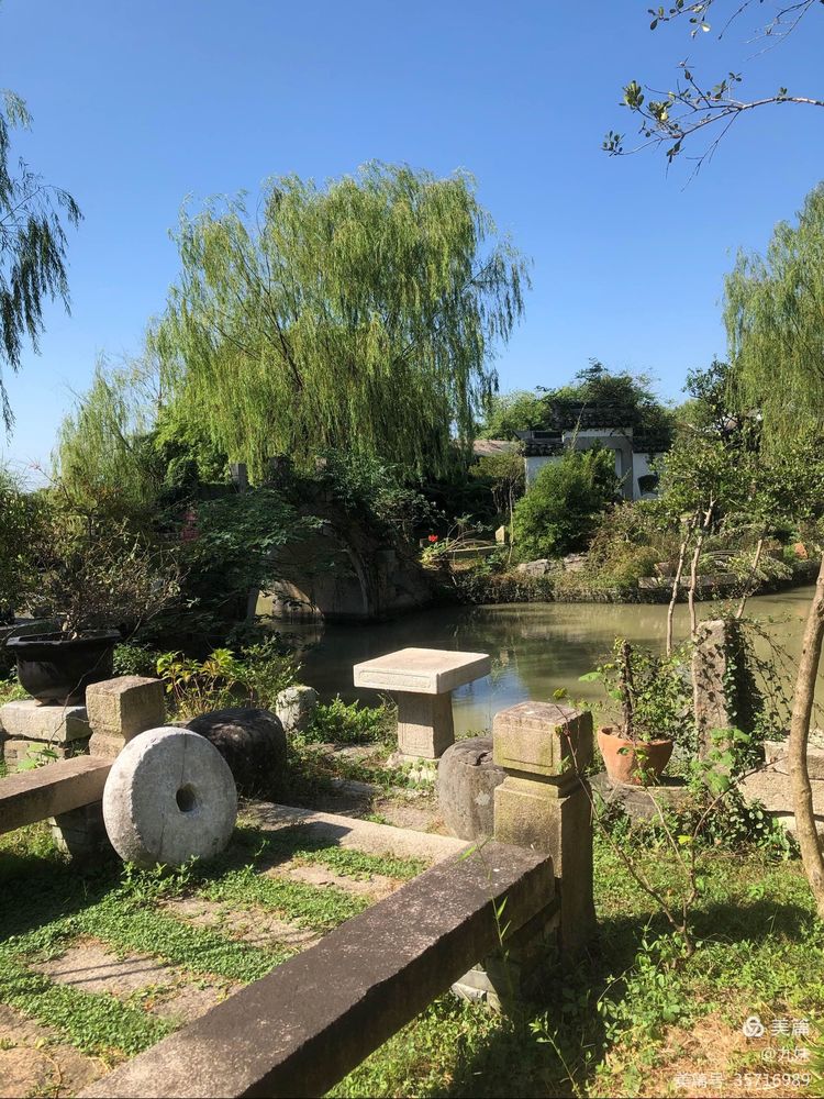 走进风雅石园，位于王店镇聚宝湾景区里