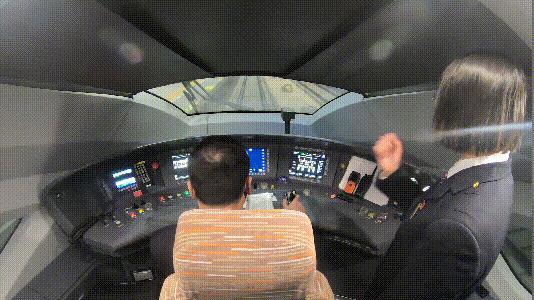 高铁副司机春运夜班的一天,高铁副司机服务春运