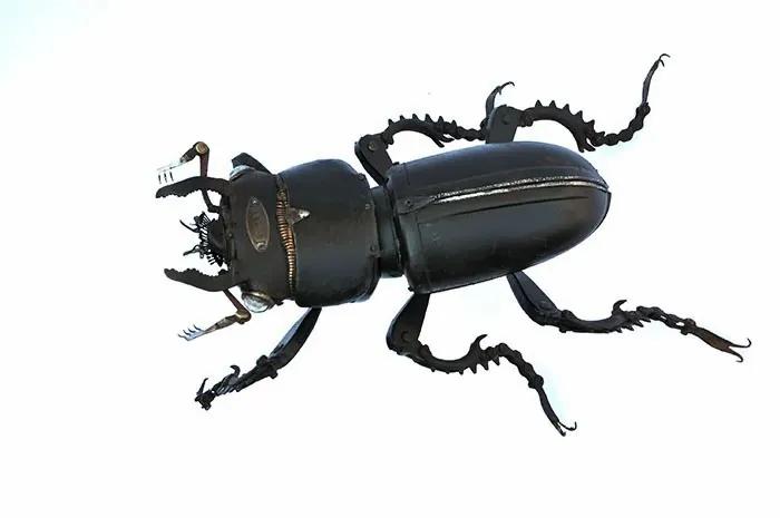 惊了！他靠卖垃圾赚了195万，还在法国买了一套房！